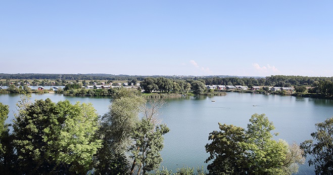 Erzieherin mit Kindern